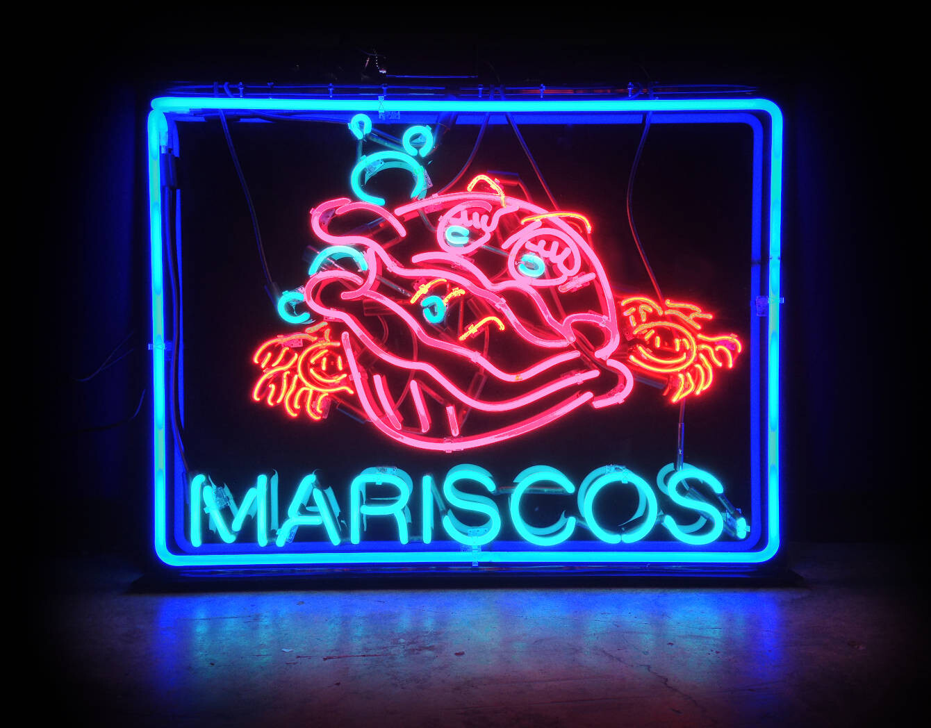 Patrick Martinez, Hood Rat (Don't Get Burned), 2014. Neon on plexiglass. Courtesy of artist and Charlie James Gallery.