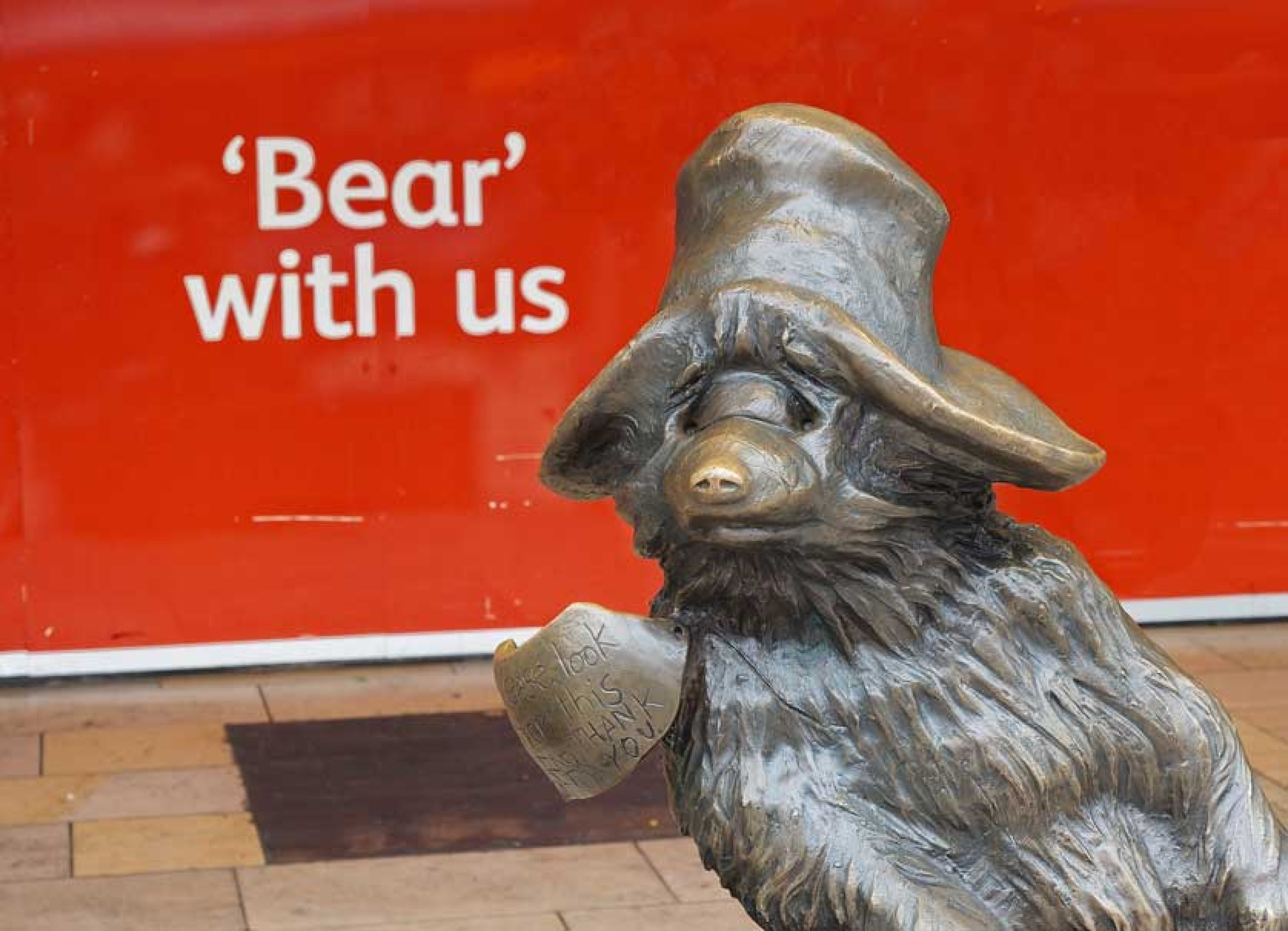 Paddington Statue in London Paddington Station Paddington Statue in London Paddington Station