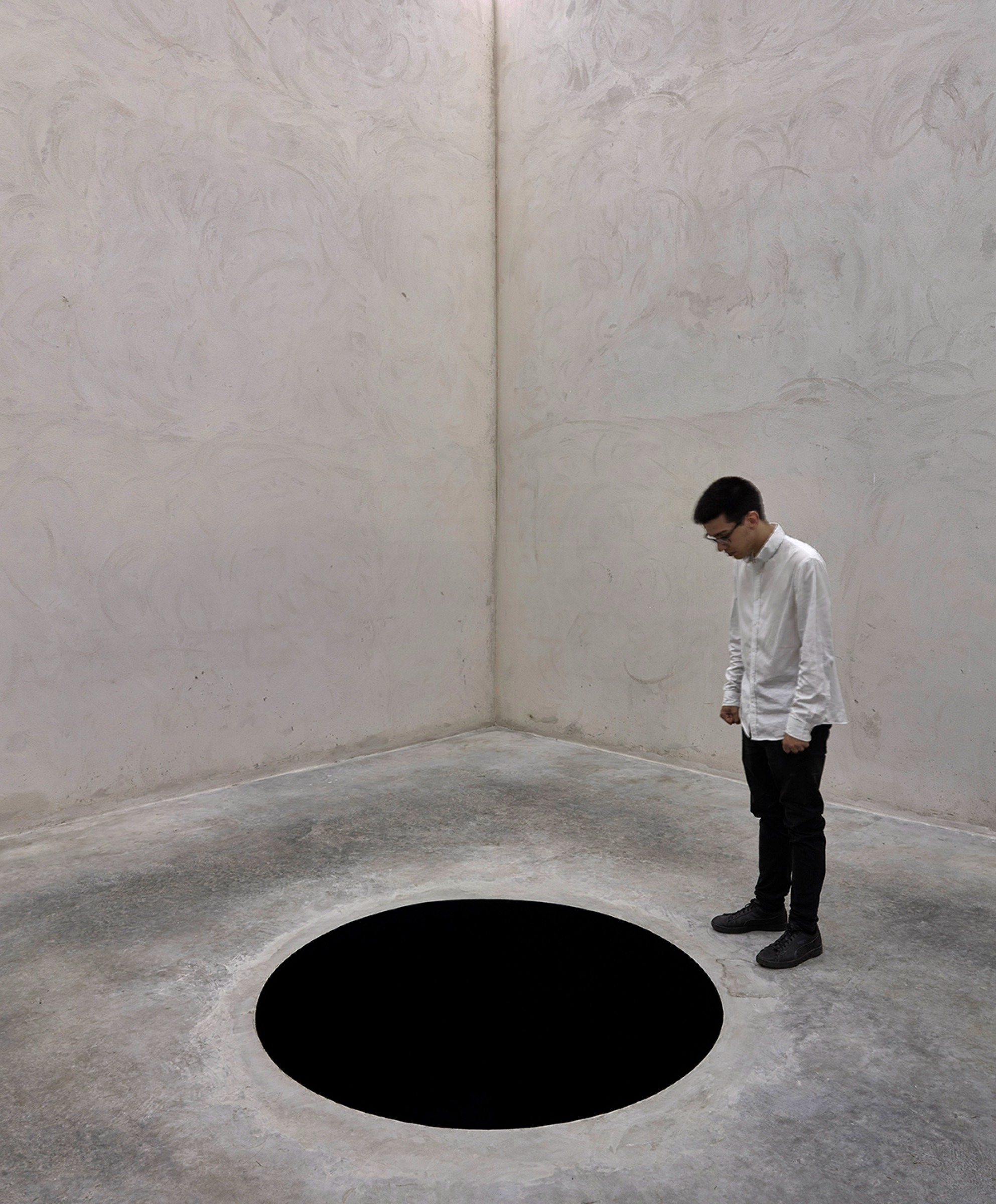 Anish Kapoor “Descent into Limbo” (1992) © Anish Kapoor Courtesy of the Artist Anish Kapoor “Descent into Limbo” (1992) © Anish Kapoor Courtesy of the Artist