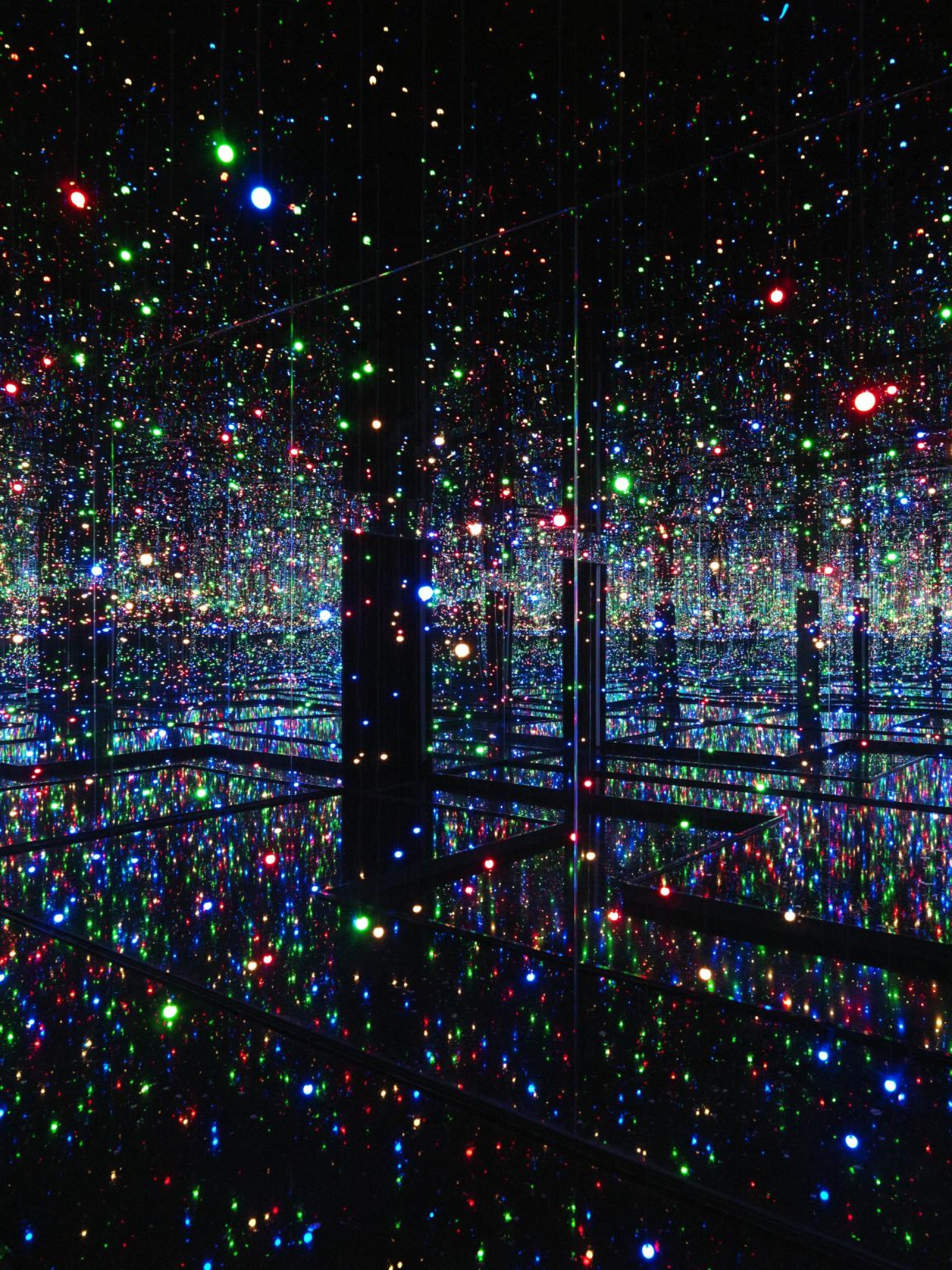 Yayoi Kusama “Infinity Mirrored Room - Filled with the Brilliance of Life” (2011/17) © Yayoi Kusama, Courtesy of Tate UK Yayoi Kusama “Infinity Mirrored Room - Filled with the Brilliance of Life” (2011/17) © Yayoi Kusama, Courtesy of Tate UK
