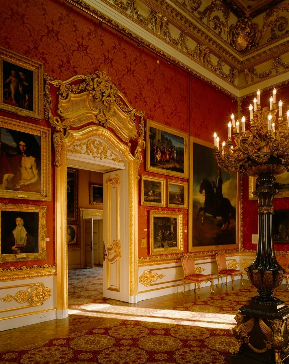 Host Friends at the Dazzling Apsley House After-Hours with a Champagne Toast!