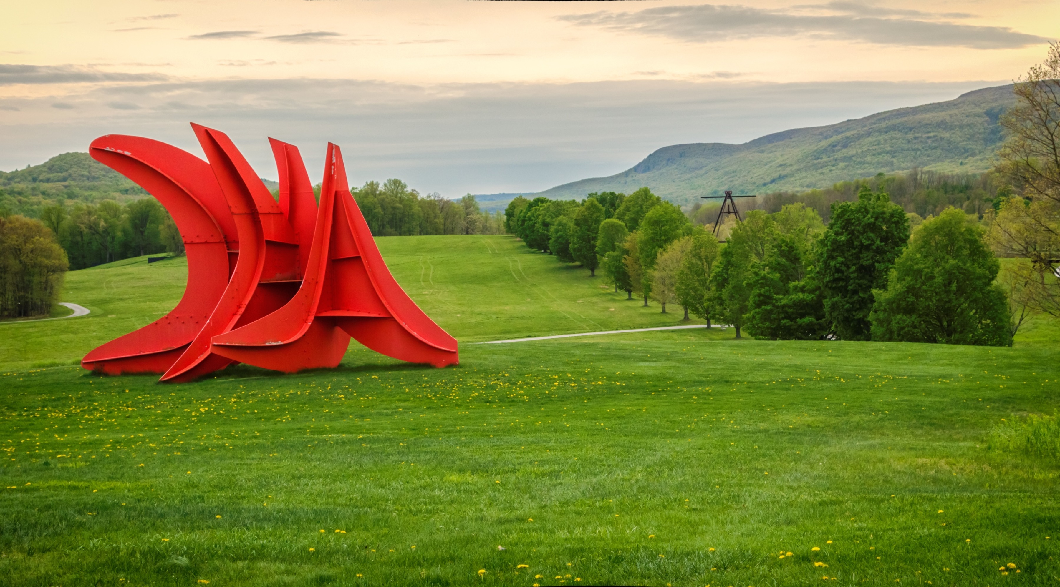 Alexander Calder “Five Swords” (1976) and Mark di Suvero “Pyramidian” (1998) Photo Courtesy of Ahead World