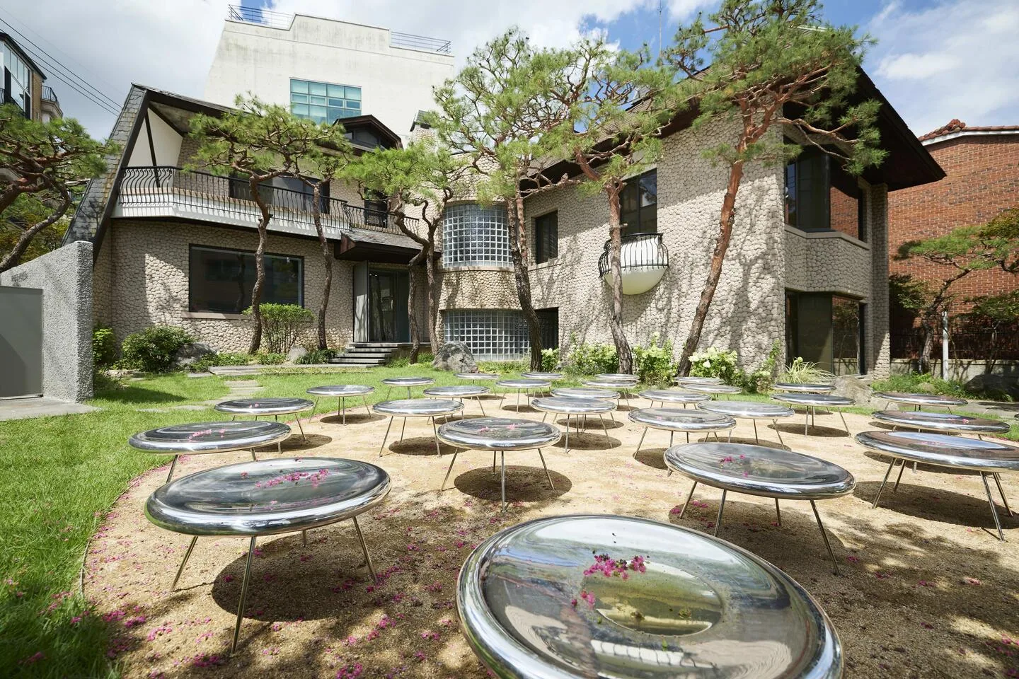 Frieze House Seoul Thumbnail
