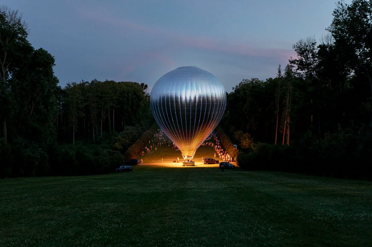 Doug Aitken, New Horizon, 2019. Photo: Jamie Barron/©Doug Aitken/Courtesy the artist and the Trustees of Reservations, MA